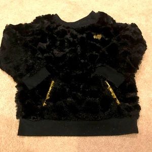 Darling toddler girl’s size 2T Juicy Couture faux fur crew neck pullover top